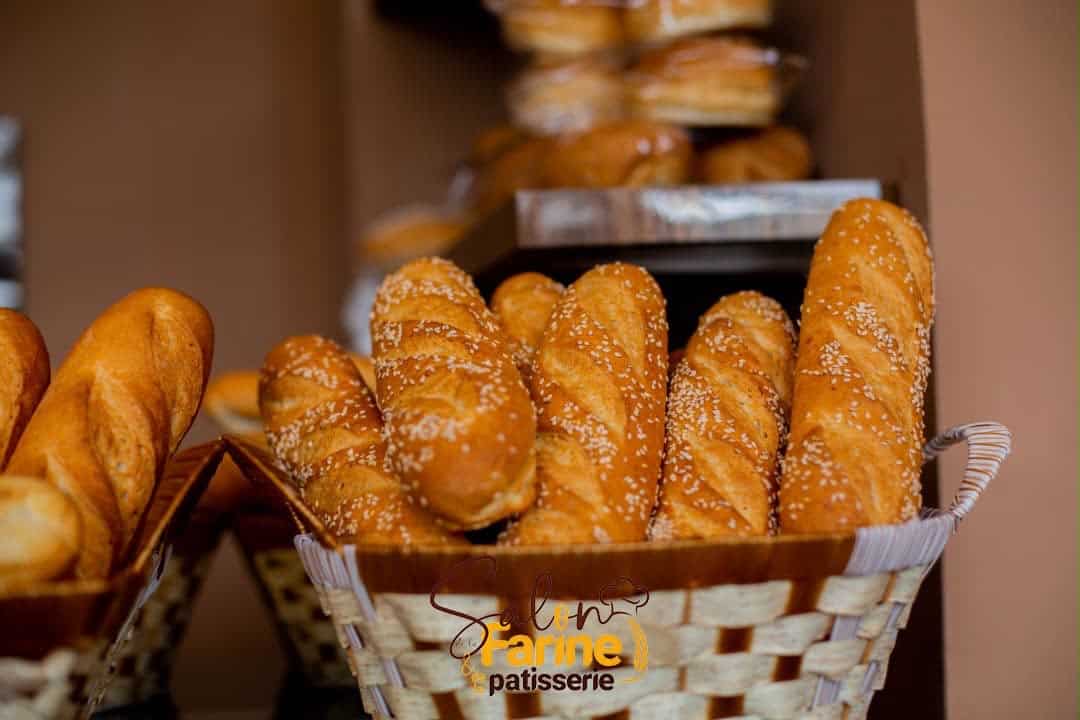 Pains exposés dans un panier – Salon de la Farine
